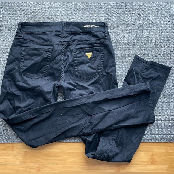 NWOT Guess Jeans 👖 Premium Black (Gold Crest) Jeans - Picture 3 of 3